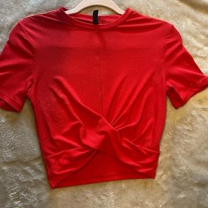 Red cropped ribbed shirt